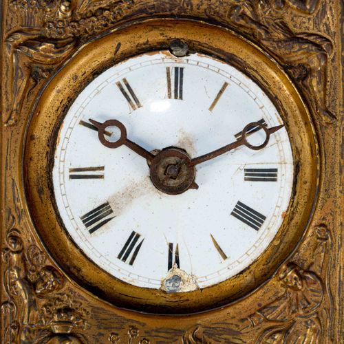Null 
古老的法国。迷你孔雀挂钟，来自Börzum（Wolfenbüttel区）的制钟师Clemens Geislhöringer的私人收藏；木制板式机芯，&hellip;