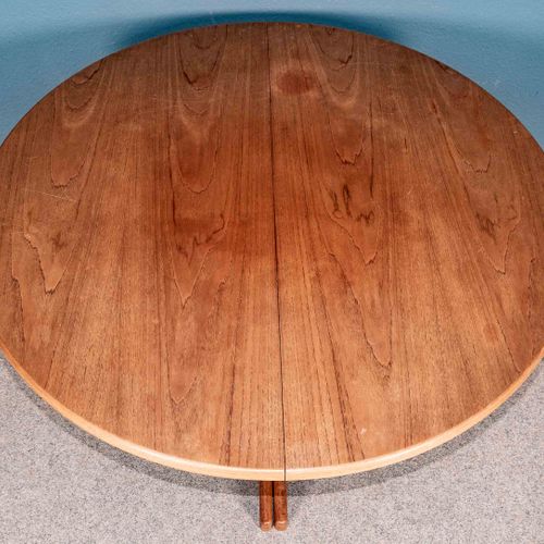 Null 
Large round extension table of the probably 1970 / 80s, unmarked teak fram&hellip;