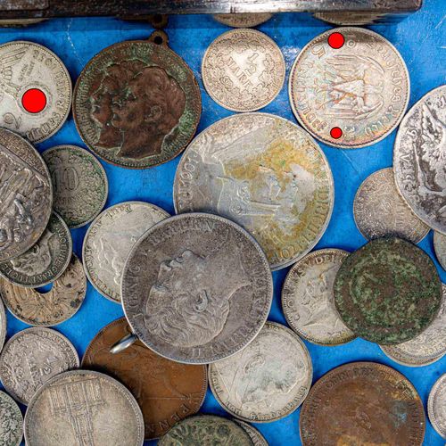 Null 
Collection d'env. 80 pièces de monnaie et médailles ; divers. Âges, taille&hellip;