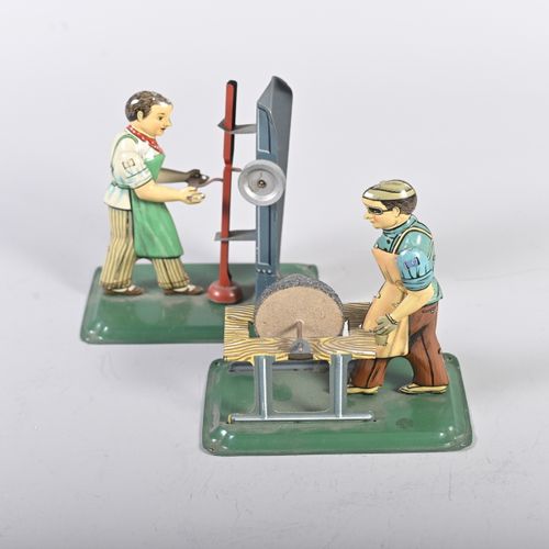 Null 蒸汽机模型，打孔机和研磨机，约1940年，片状石印，玩过，高10厘米



请注意，这里给出的最低估价是起拍价，拍卖行不接受低于此价值的书面竞标。