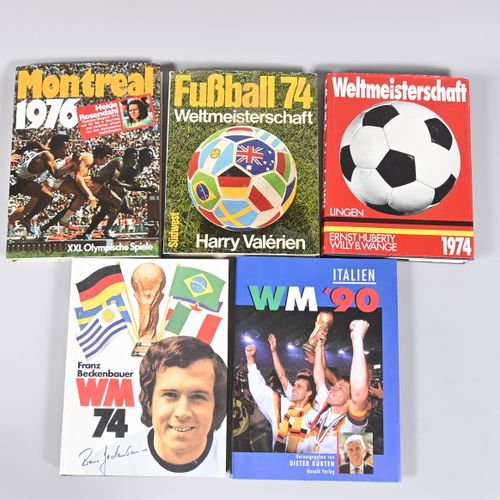 Null Konvolut Sportbücher, 5 Stk., dabei 3 x Fußball-WM 1974 v. Franz Beckenbaue&hellip;