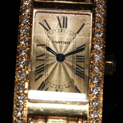 Null Reloj Cartier de señora en oro de 18 quilates y diamantes, esfera color cha&hellip;
