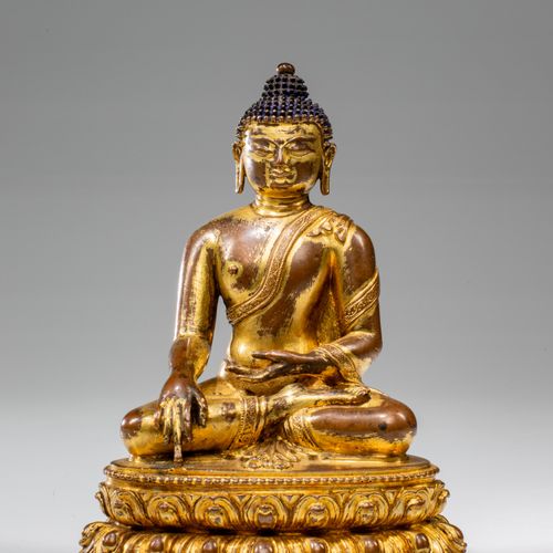 SEATED BUDDHA Bronze Tibet , 14ème siècle Dimensions : Height 14 cm Wide 11 cm D&hellip;