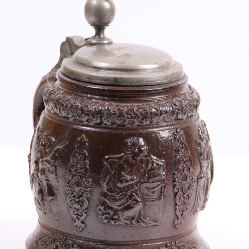 Null Small beehive tankard. Creussen, around 1630, beehive shape. Brown salt-gla&hellip;