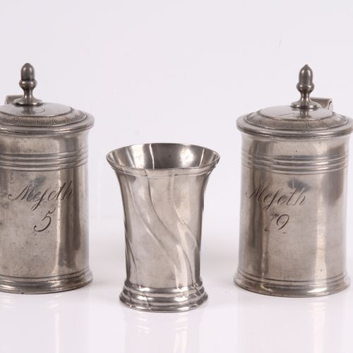 Null Two beer mugs. Pewter. Together with a mug. Monogr. H: up to 15,5 cm.