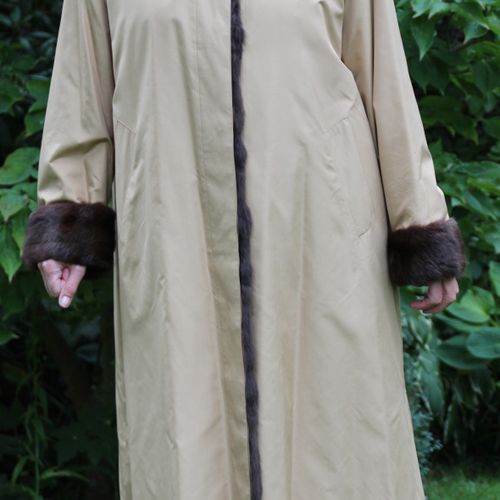 Null 带衬里的府绸大衣。尺码42，长度为Maxi，非常宽松。长：125厘米。