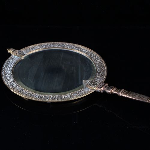 Null Hand mirror. 20th c. Brass engraved. H: 37 cm.