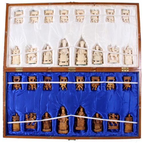 Null Elfenbein Schachspiel. China 20. Jh. 32 geschnitzte Figuren. Höhe des König&hellip;