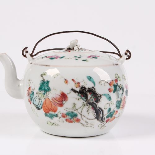 Null Teapot. China, end of the 19th century. Porcelain with a wire handle. Color&hellip;