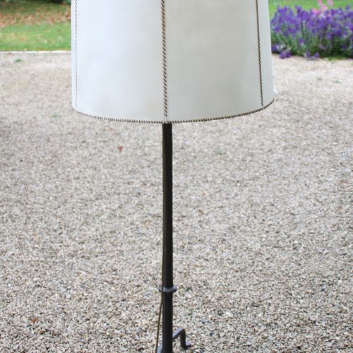 Null Lampe en pierre de fer. 17ème/18ème siècle. Fer forgé. Cadre à quatre patte&hellip;