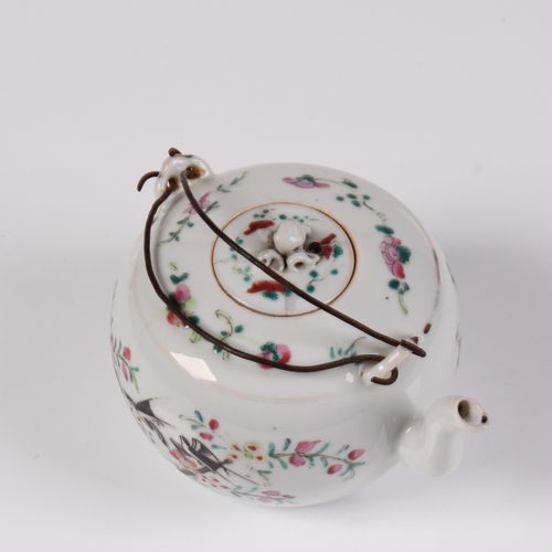 Null Teapot. China, end of the 19th century. Porcelain with a wire handle. Color&hellip;