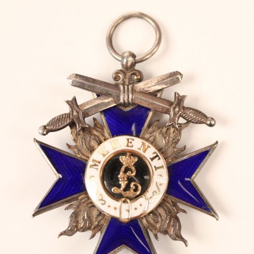 Null Cruz de la Orden del Mérito Militar de Baviera con espadas. Probablemente d&hellip;