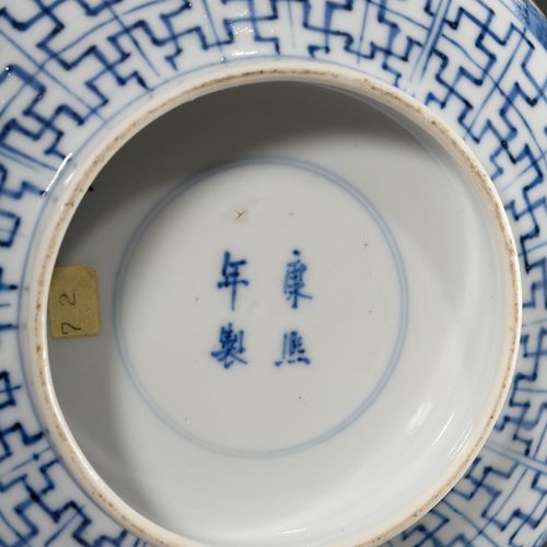 Null 
Delicado kummel de porcelana con decoración de pintura azul "Bellezas en e&hellip;