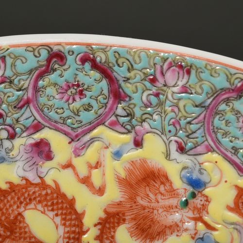 Null 
Large oval Famille Rose porcelain bowl "Nine 5-clawed dragons" on a yellow&hellip;