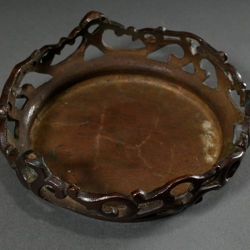 Null 
Elegante Bronze Vase mit Ringhenkeln im archaischen Stil mit umlaufendem T&hellip;