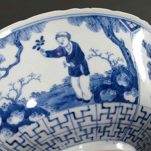 Null 
Délicat pot en porcelaine avec décor peint en bleu "Beautés dans le jardin&hellip;