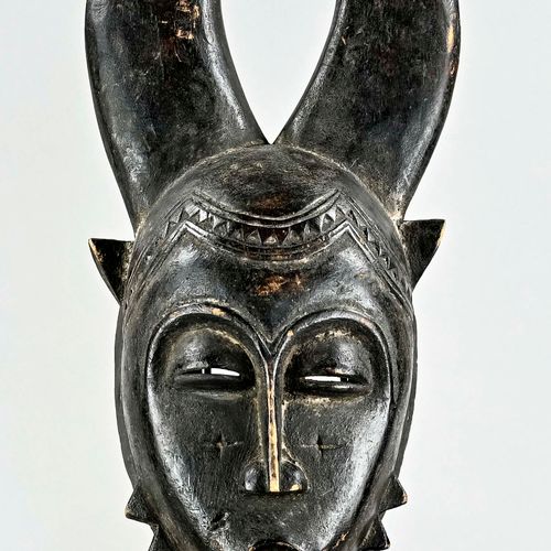 Masque, Afrique, petit masque facial avec de grandes et larges cornes, en bas de&hellip;