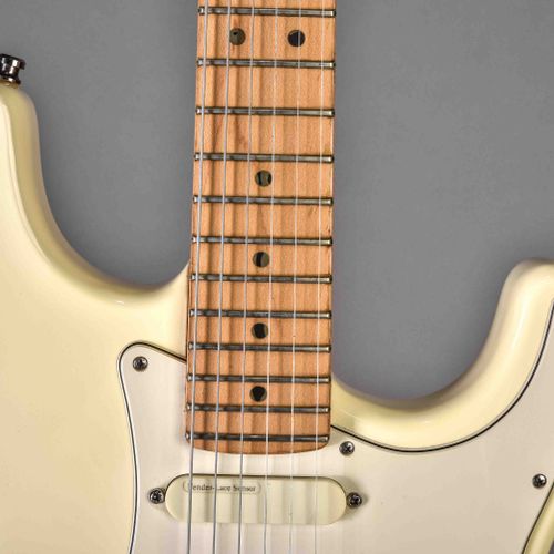 Guitare électrique, Fender, "Stratocaster", USA, années 90, longueur 97 cm x 32 &hellip;