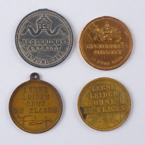 Null 4枚奖章，1888年，普鲁士，铜/青铜，ss

 2枚奖章。腓特烈，德国普鲁士国王，"学会忍受而不抱怨"，其中1枚有孔眼；2枚威廉二世皇帝的就职奖章，&hellip;