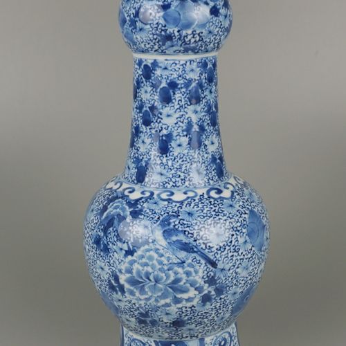 Null Vase, Blau-Weiß-Porzellan, wohl Qing-Dynastie, China

 Boden mit Ringmarke,&hellip;