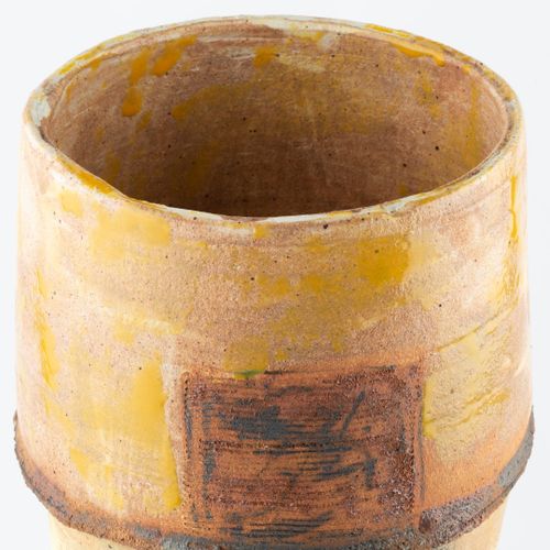 Null 
Robin Welch (1936-2019)


Vessel



stoneware, with textured yellow glaze &hellip;