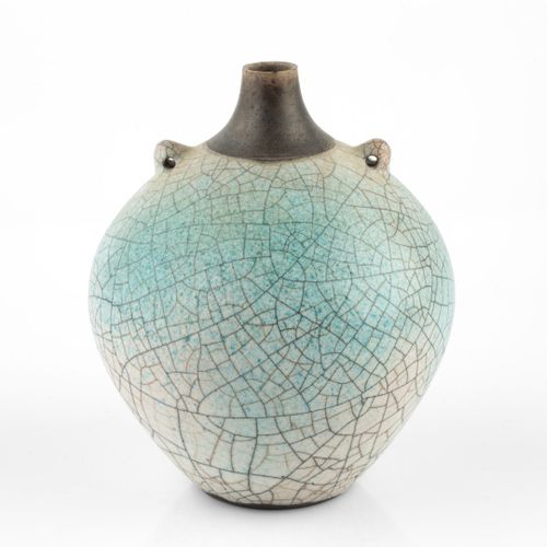 Null 
蒂姆-安德鲁斯 (b.1960)


花瓶



拉库，带拉手



印有陶工的印章



高17厘米。