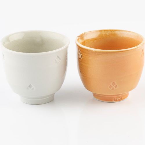 Null 
Phil Rogers (1951-2020)


Two yumoni



cream and orange glazes



both wi&hellip;