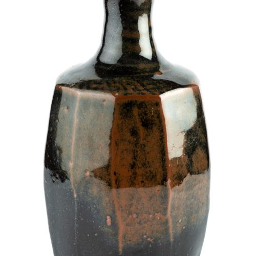 Null 
特雷弗-科瑟（1938-2015）在利奇陶器公司_x000D_


瓶瓶罐罐
_x000D_


侧面有切面的天目
_x000D_


压印的陶工和&hellip;