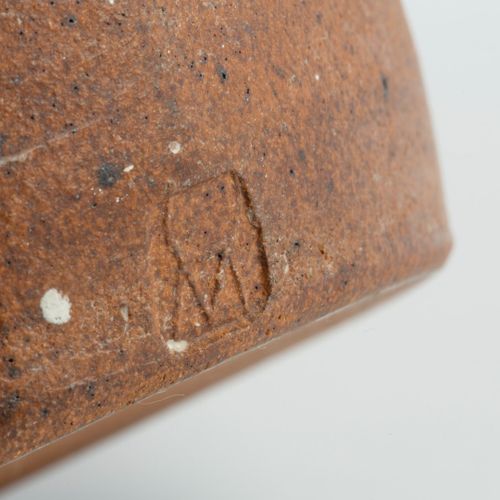 Null 
迈克尔-卡森 (1925-2003)


储物罐



燕麦色釉面



印有陶工的印章



高24.5厘米。



 



出处。


Dap&hellip;