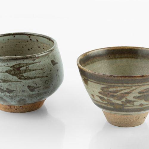 Null 
海伦-平科姆(1908-2004)


两个茶碗



灰色釉面上的鸟
纹装饰


都有陶工的
印记


高8厘米和7.5厘米（2）。


 
 
&hellip;