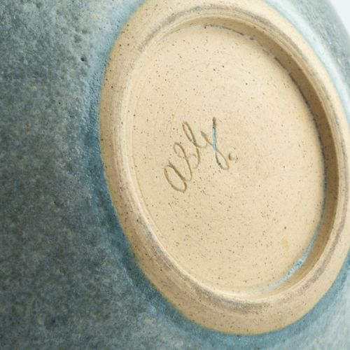 Null 
阿兰-斯宾塞-格林 (1932-2003)



碗




灰色/蓝色斑点的釉面




刻有首字母




直径15.5厘米。
