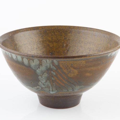 Null 
David Lloyd-Jones (1928-1994)


Footed bowl



impressed potter's seal



&hellip;