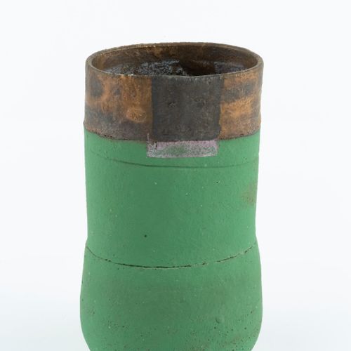 Null 
Robin Welch (1936-2019)


Vessel



stoneware, squeezed form with a green &hellip;