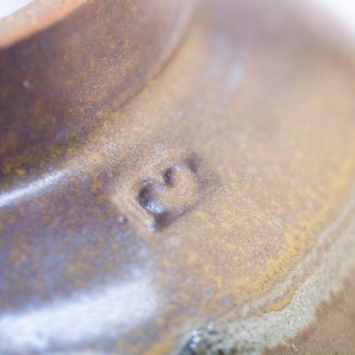Null 
大卫-劳埃德-琼斯 (1928-1994)


有脚碗



印有陶工印章



高10.5厘米，直径19厘米。