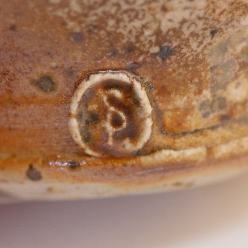 Null 
Stephen Parry (b.1950) 


Vase



cuit au feu de bois



sceau du potier i&hellip;