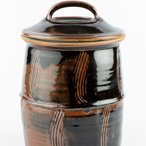 Null 
大卫-利奇(1911-2005)为Lowerdown陶器创作的作品



储藏器




天目，梳状装饰




印有陶工和陶器的印章




高2&hellip;