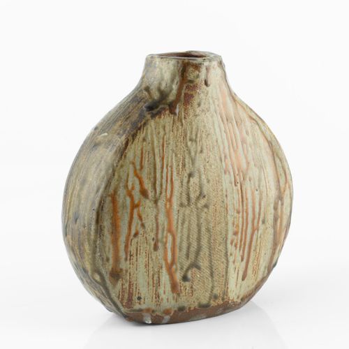 Null 
珍妮特-利奇 (1918-1997)


花瓶



圆形，施滴水和拉丝绿釉



印有陶工的印章



高19厘米。