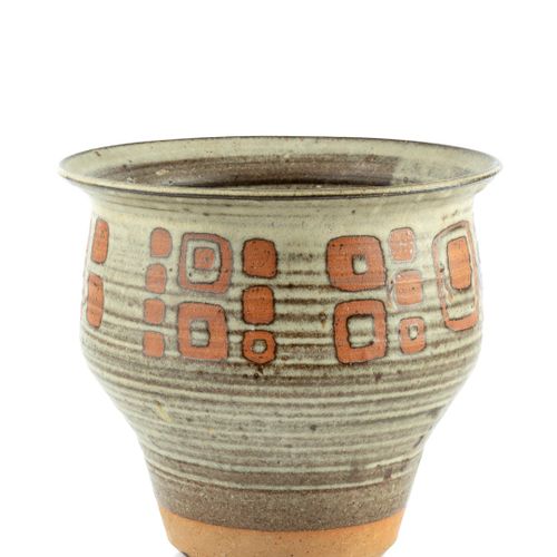 Null 
迈克尔-卡森 (1925-2003)


花瓶



浅灰釉，有一圈几何图案


印有
陶工的印章



高22.5厘米。


 
 
 


出处&hellip;