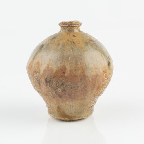 Null 
史蒂芬-帕里 (b.1950) 


花瓶



木质烧制



印有陶工印章



高12厘米。