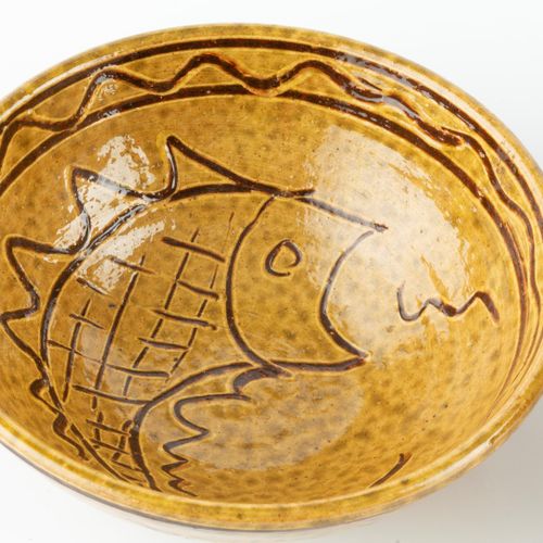 Null 
Clive Bowen (b.1943)


Bowl



slip decorated with mustard glaze



24cm d&hellip;