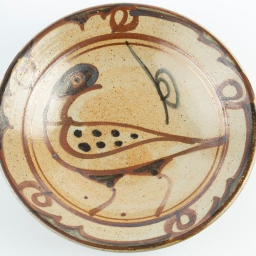 Null 
塞斯-卡杜(1934-2016)


浅碗



饰有一只鸟



直径25厘米；以及一个类似的盘子，直径20.5厘米（2）。


 
 
 


&hellip;