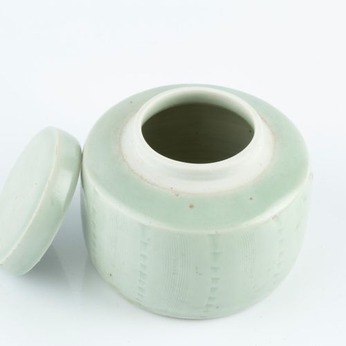 Null 
David Leach (1911-2005) at Lowerdown Pottery


Pot and cover



celadon gl&hellip;