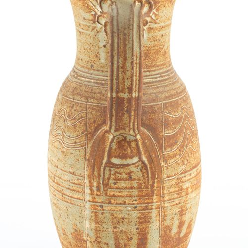 Null 
迈克尔-卡森 (1925-2003)


大壶



燕麦色釉面



印有陶工的印章



高34厘米。



 



出处。


Daphne&hellip;