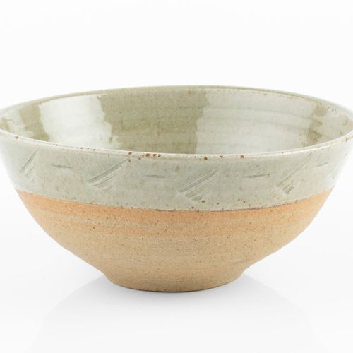 Null 
William Plumptre (b.1959)


Bowl



ash glaze with incised motifs to the r&hellip;