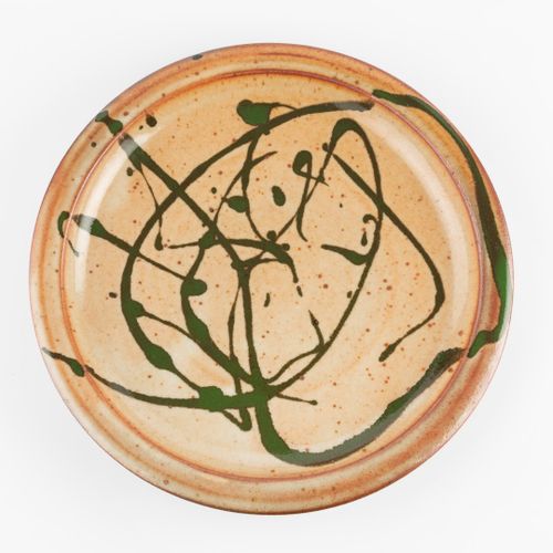 Null 
沃伦-麦肯锡（1924-2018


充电器



燕麦色地面上的绿色釉面



印有陶工的印章



直径33厘米。
