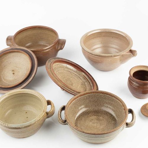 Null 理查德-贝特汉姆（1936-2021）
五首早期作品

包括三个砂锅、一个小锅和盖子以及一个搅拌碗

最大的砂锅宽 20 厘米（5）。