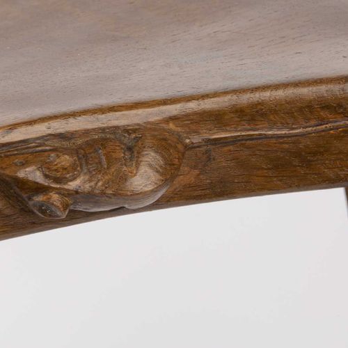 Null 基尔本的罗伯特-汤普森（1876-1955）
鼠人牛凳，约 1970 年

橡木，肾形顶，三条腿

座位前端雕有老鼠签名

高 48 厘米，宽 38 &hellip;