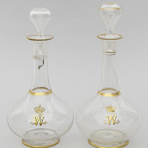 Paar Karaffen aus dem Besitz Kaiser Wilhelms I. Farbloses Glas. Kugelig gebaucht&hellip;