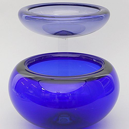 Vase und Schale, Holmegaard. Light violet or blue glass. Dilated forms. One with&hellip;