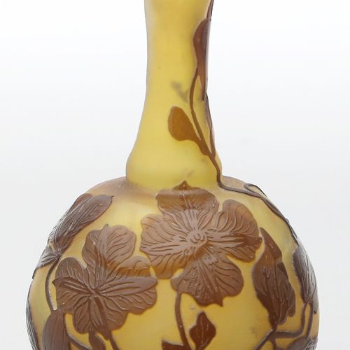 Gallé, Émille (1846 Nancy 1904), Werkstatt Vase. Farbloses, matt geätztes Glas m&hellip;